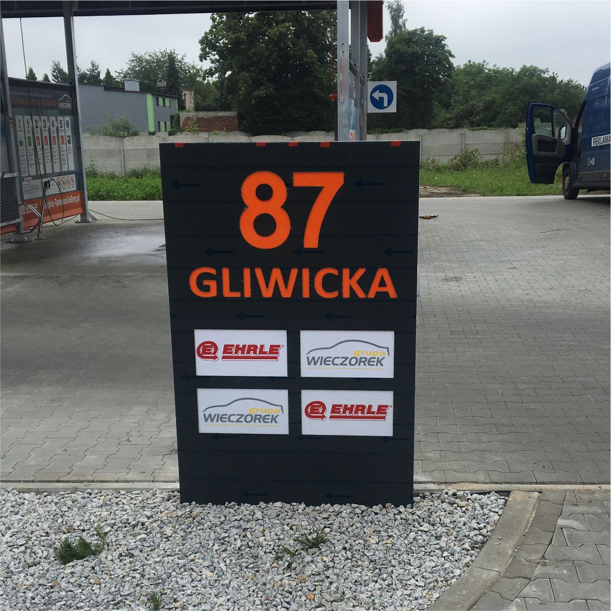 Pylon 11